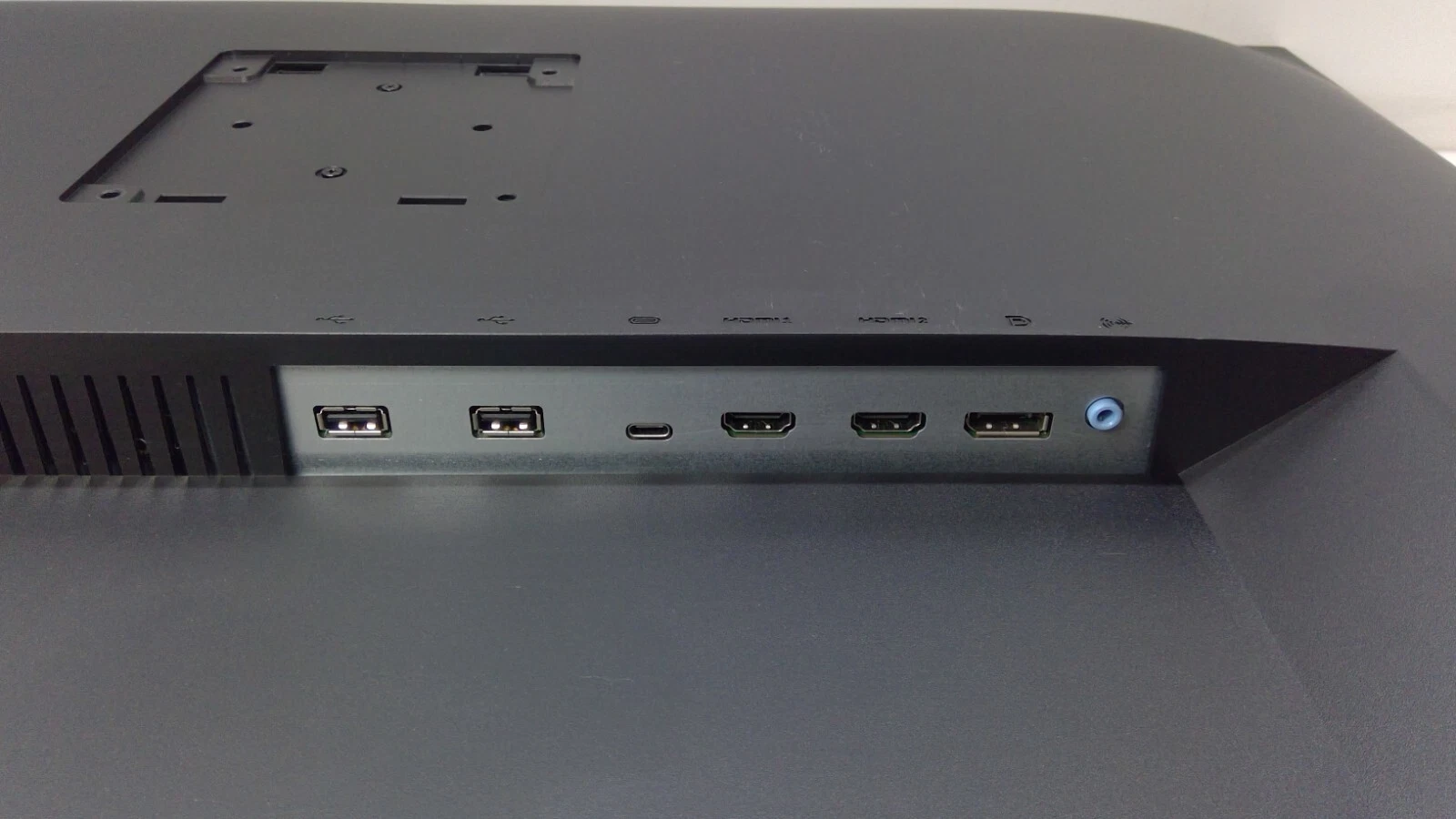 32″ Inches Google JN32A Borderless IPS 4K USB-C HDMI 5ms HDR Speakers - Image 4